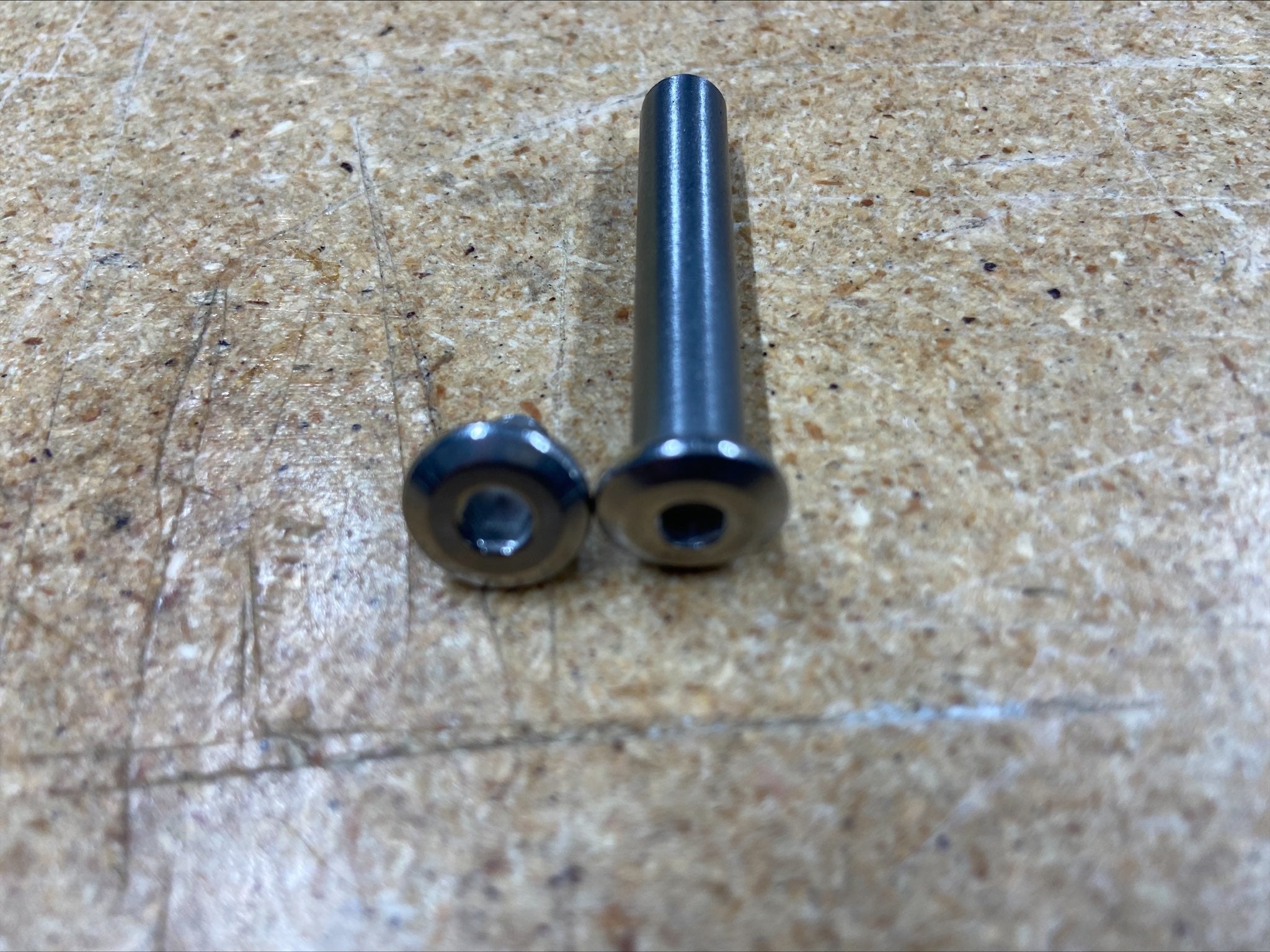 Top Pair-Screw for Horizon Rear Suspension