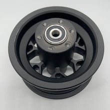 Load image into Gallery viewer, Mantis 8 front wheel hub - fluidfreeride.com
